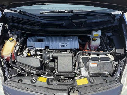 Used 2013 Toyota Prius Three FWD image 32