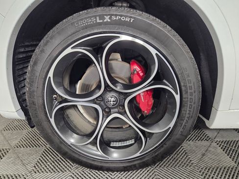 Used 2023 Alfa Romeo Stelvio Veloce AWD/4WD image 8