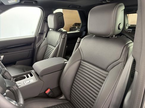 New 2026 Land Rover Discovery S image 24