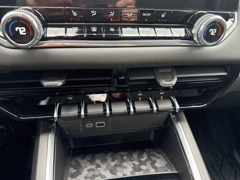 New 2026 GMC Canyon Elevation w/ Convenience Package image 16