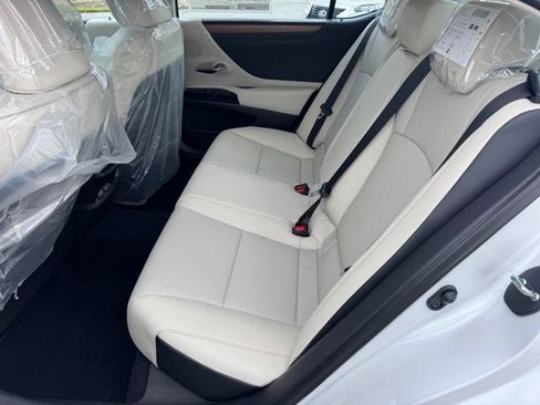 New 2025 Lexus ES 350 w/ Premium Package image 8