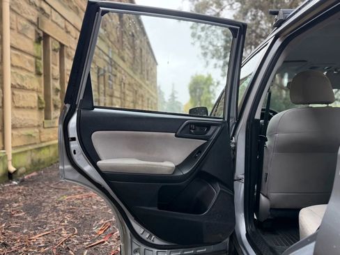 Used 2015 Subaru Forester 2.5i w/ Alloy Wheel Package image 21