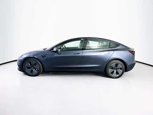 Used 2023 Tesla Model 3 Standard Range image 4
