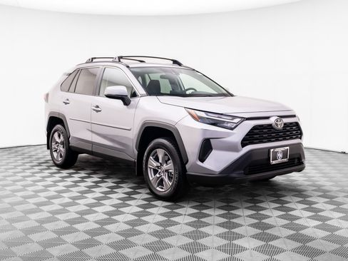 Used 2025 Toyota RAV4 XLE w/ Convenience Package AWD/4WD image 9