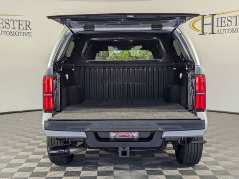 Used 2025 Toyota Tacoma TRD Sport AWD/4WD image 29