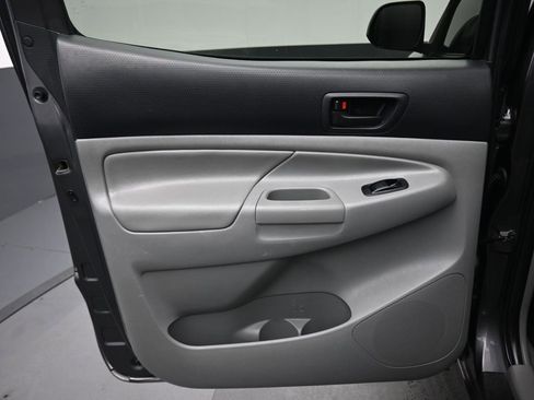 Used 2014 Toyota Tacoma Base w/ SR5 Package image 28