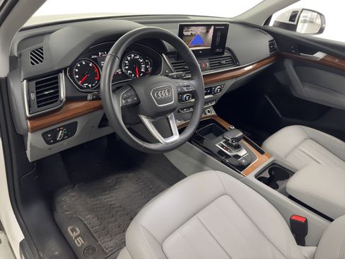 Used 2023 Audi Q5 Premium w/ Convenience Package image 4