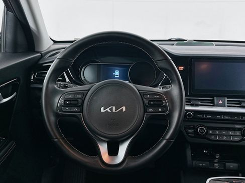Used 2022 Kia Niro EX image 18