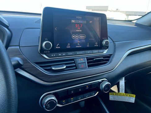 Used 2024 Nissan Altima 2.5 SV image 15