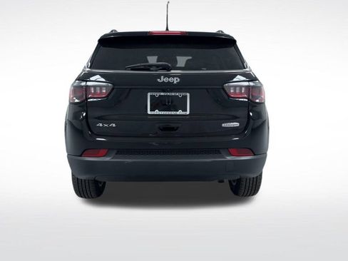 Used 2022 Jeep Compass Latitude w/ Sun and Sound Group AWD/4WD image 22