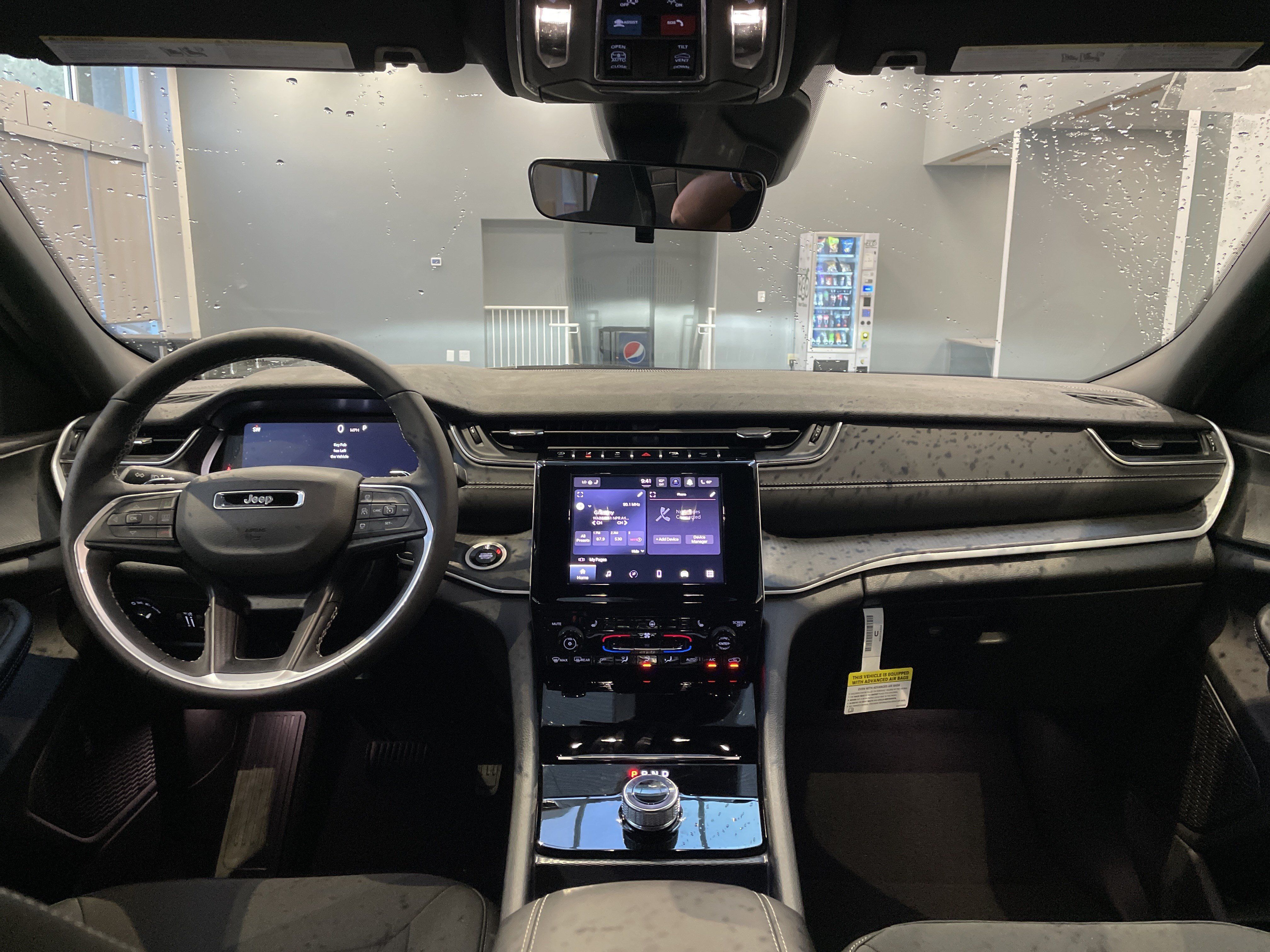 Used 2025 Jeep Grand Cherokee Laredo w/ Luxury Tech Group I RWD image 30