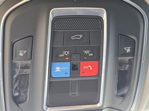 Used 2024 Jeep Grand Cherokee Limited w/ Black Appearance Package image 29