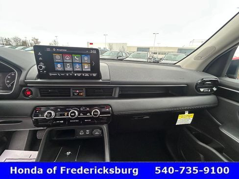 Certified 2025 Honda Pilot Touring image 17