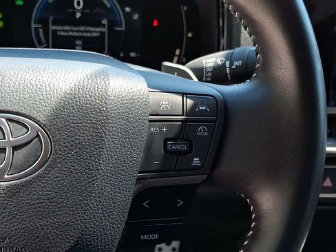 Used 2025 Toyota Camry SE FWD image 22
