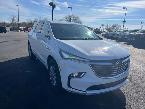 Used 2024 Buick Enclave Premium image 7