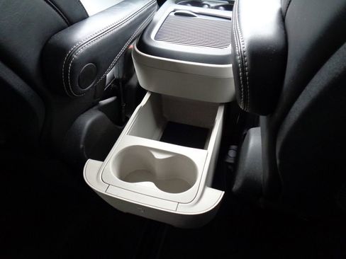 Certified 2024 Chrysler Pacifica Touring-L image 14