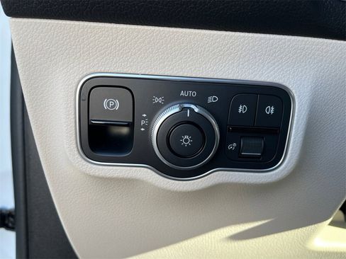 Certified 2025 Mercedes-Benz GLB 250 4MATIC image 24