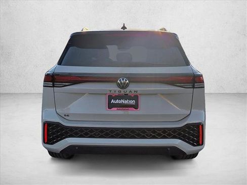 New 2026 Volkswagen Tiguan SE R-Line image 8