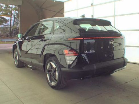 Certified 2024 Hyundai Kona SE FWD image 7