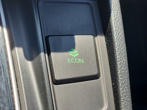 Used 2018 Honda CR-V LX image 22