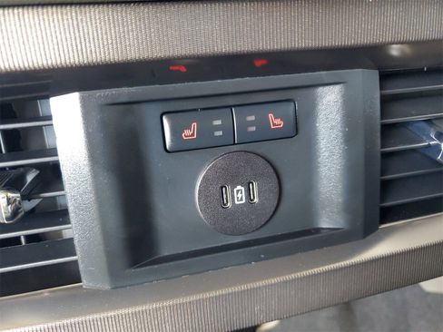 Certified 2025 Ford F250 Platinum w/ Platinum Plus Package image 12