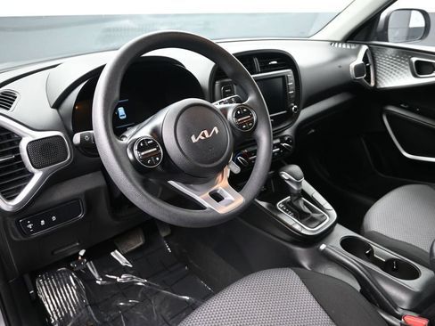 Certified 2025 Kia Soul LX w/ LX Technology Package image 13