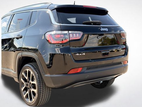 Used 2018 Jeep Compass Limited w/ Navigation Group AWD/4WD image 3