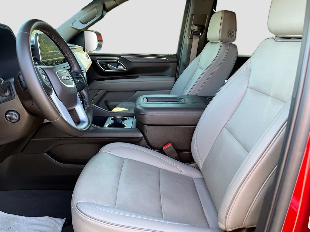 Used 2024 GMC Yukon SLT w/ SLT Luxury Package AWD/4WD image 22