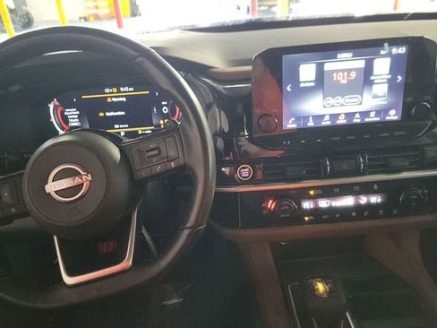 Used 2022 Nissan Pathfinder Platinum w/ Cargo Package image 7