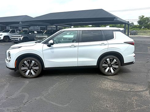Used 2025 Mitsubishi Outlander SE FWD image 5