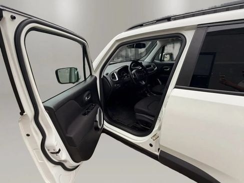 Used 2021 Jeep Renegade Latitude w/ Convenience Group AWD/4WD image 15