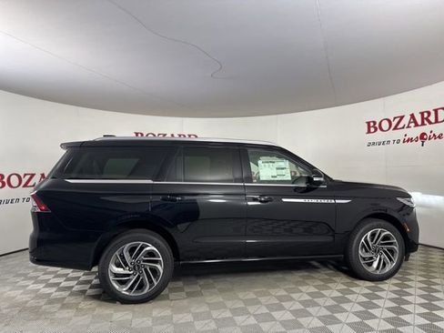 New 2025 Lincoln Navigator Reserve image 8
