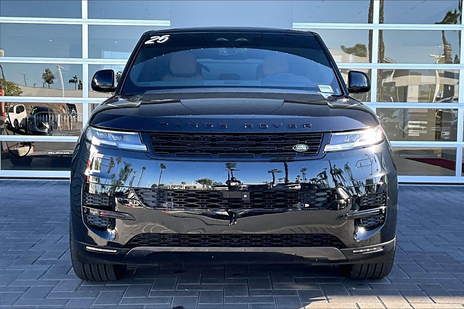 Used 2025 Land Rover Range Rover Sport SE AWD/4WD image 2