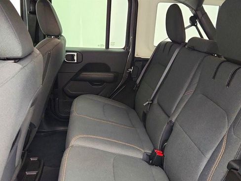 Used 2025 Jeep Wrangler Unlimited Sahara image 21