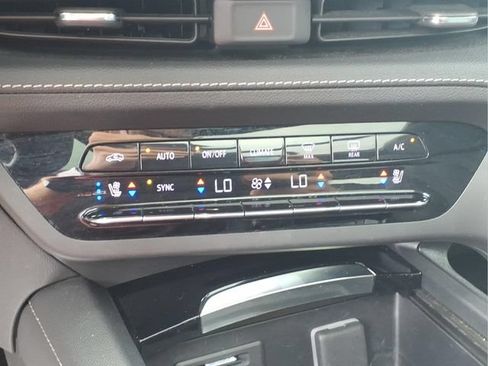 Used 2023 Buick Envision Avenir AWD/4WD image 9