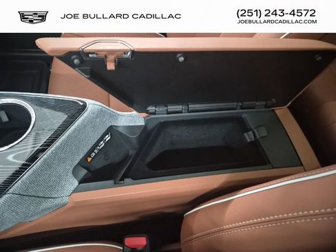 New 2026 Cadillac Optiq Luxury 2 image 32