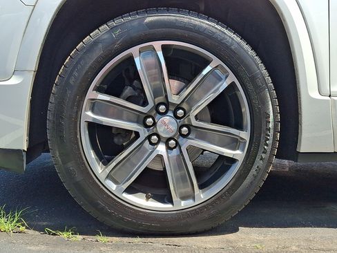 Used 2017 GMC Acadia Denali AWD/4WD image 3