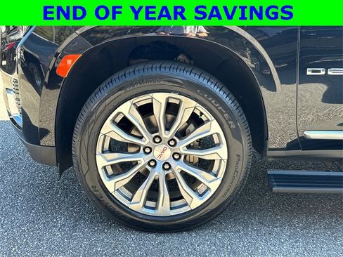 Used 2022 GMC Yukon XL Denali image 11
