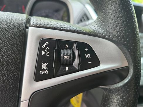 Used 2017 Chevrolet Equinox LT FWD image 25