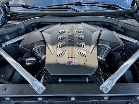 Used 2025 BMW X7 M60i w/ Executive Package image 37