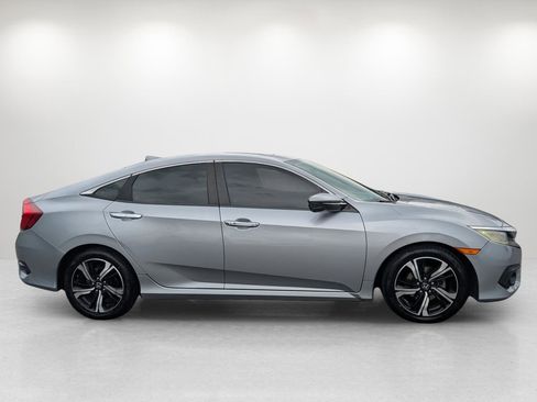 Used 2016 Honda Civic Touring image 4