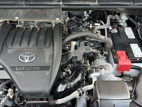 Used 2023 Toyota Highlander LE image 29