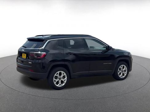 Used 2025 Jeep Compass Latitude AWD/4WD image 12