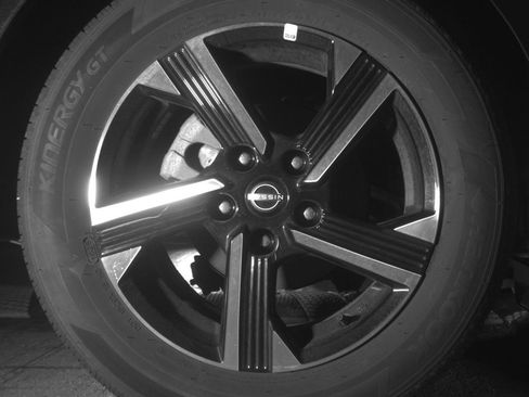 Used 2025 Nissan Sentra SV image 15