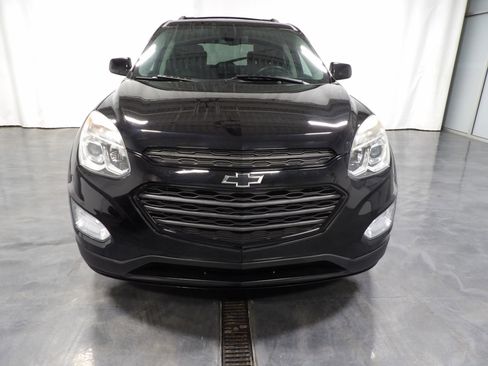 Used 2017 Chevrolet Equinox LT image 2