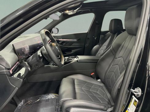 Used 2025 BMW i5 xDrive40 w/ Premium Package image 26