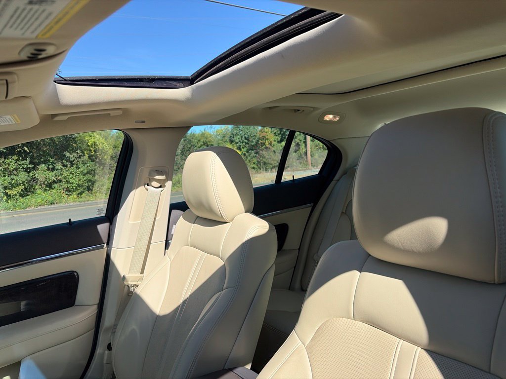 Used 2013 Lincoln MKS AWD image 10