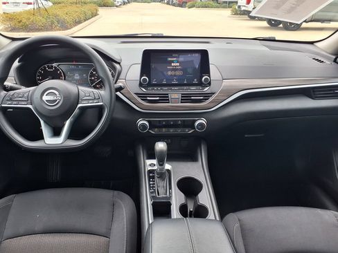 Used 2025 Nissan Altima 2.5 SV FWD image 19