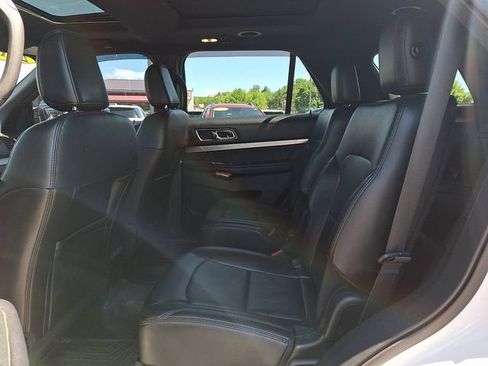 Used 2018 Ford Explorer XLT w/ Equipment Group 202A AWD/4WD image 10