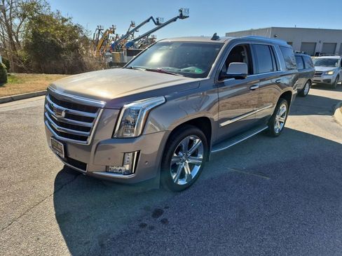 Used 2017 Cadillac Escalade Premium Luxury image 6